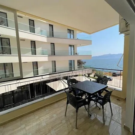 Apartment Seaside Serenity *